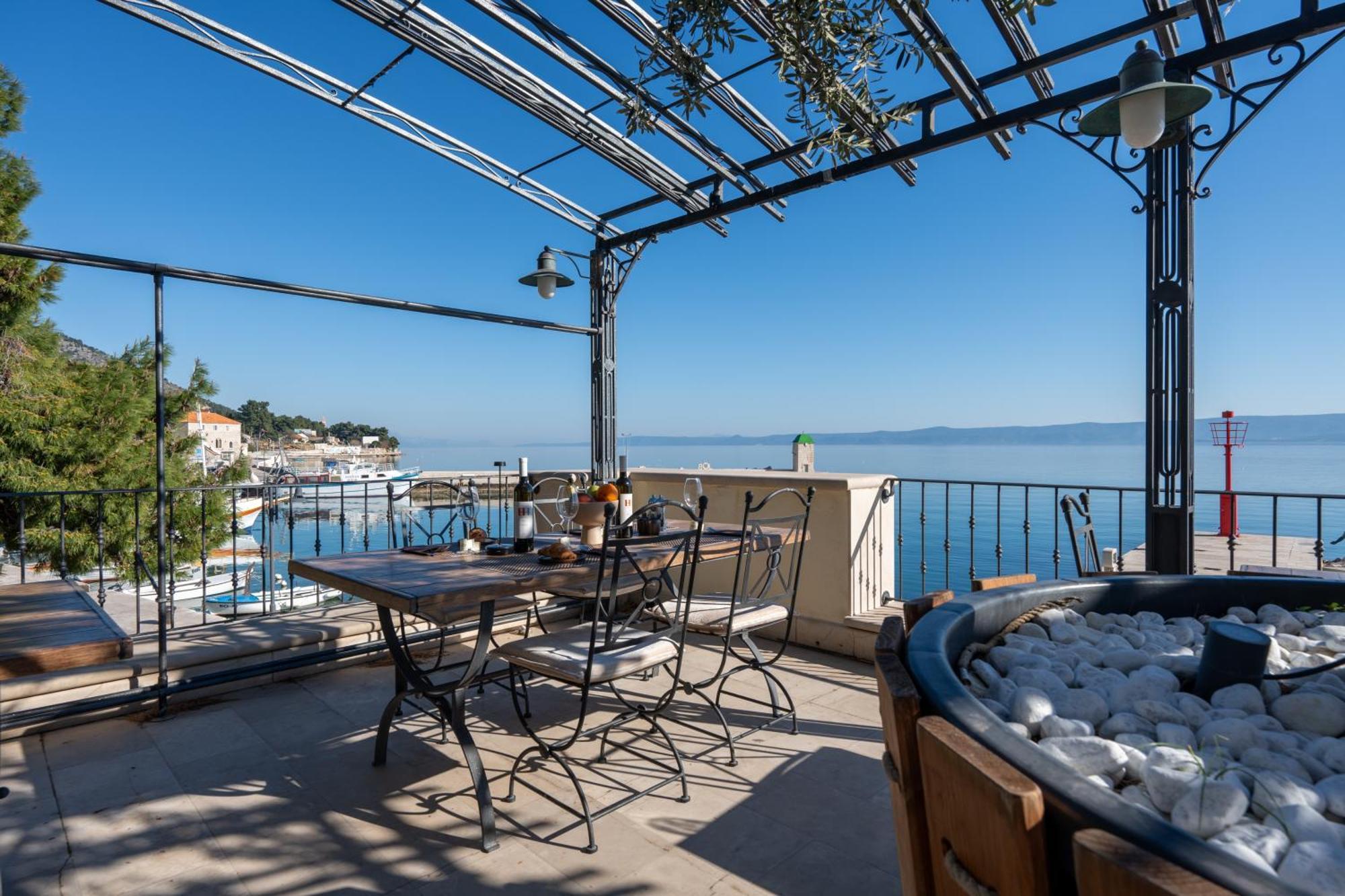 Newly Renovated Hotel Kastil 볼 외부 사진
