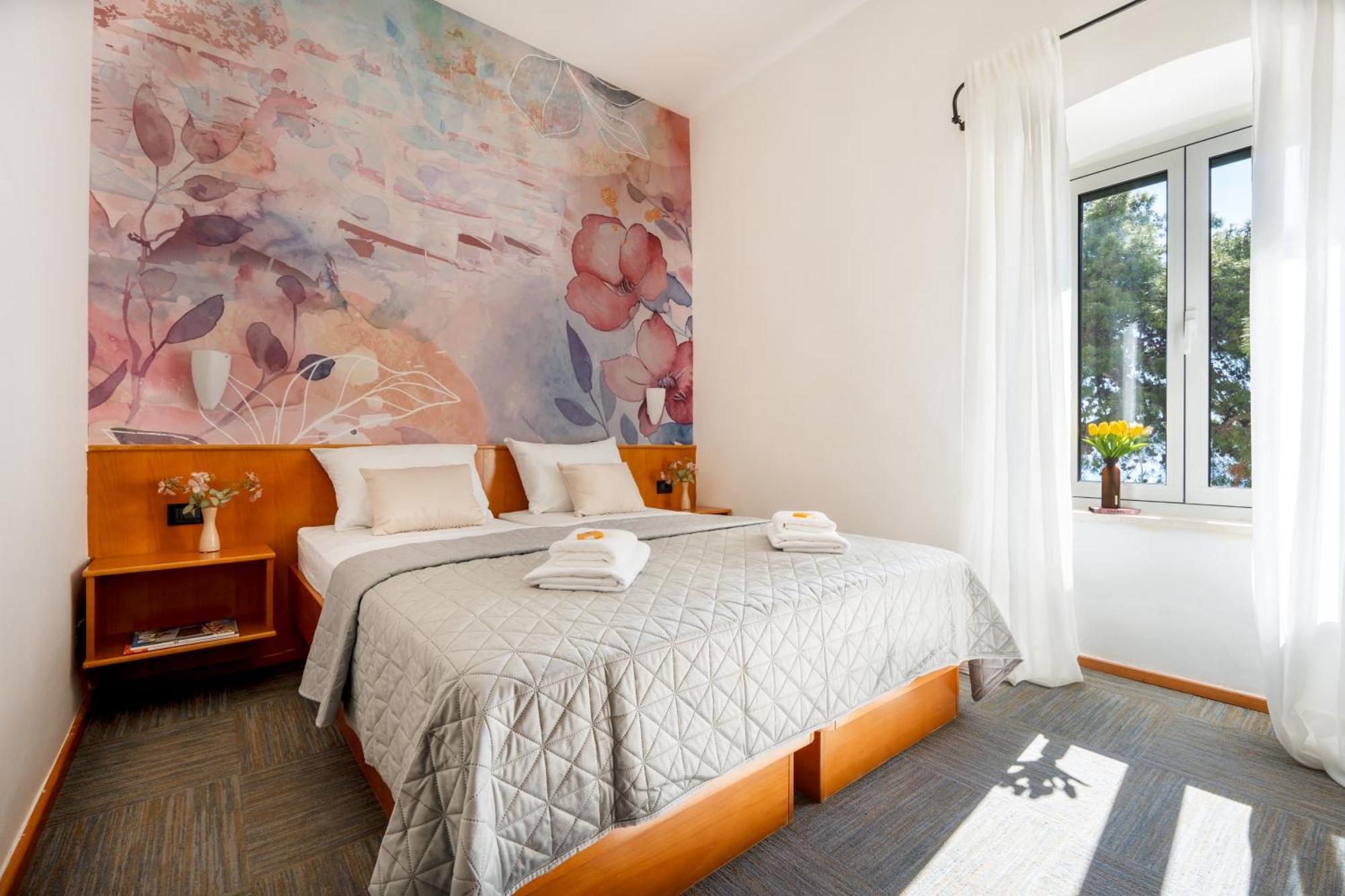 Newly Renovated Hotel Kastil 볼 외부 사진